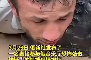 ?球迷拉横幅接机新疆男篮：欢迎成都的王 黄荣奇回家